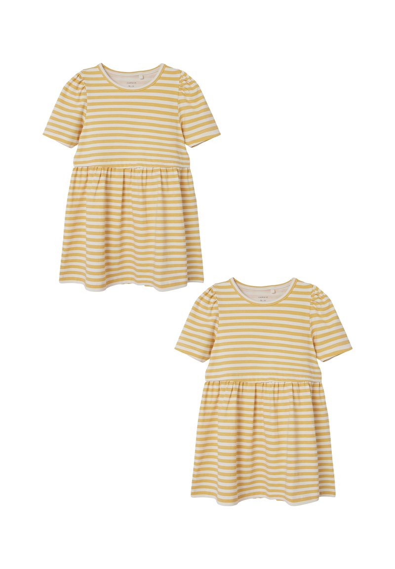 Gestreiftes Kleid mit kurzen Ärmeln, rundem Ausschnitt und schwingendem Rock. Die Farben sind Gelb und Weiß mit horizontalen Streifen.