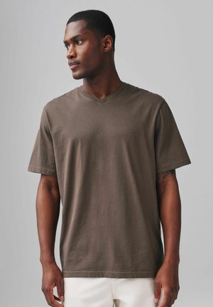 - T-shirt basic