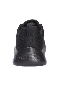 Scarpe sportive nere con tomaia in rete, tallone texturizzato e suola in gomma con motivo. Progettate per comfort e flessibilità.