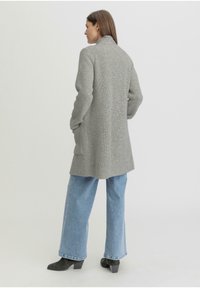 hessnatur Strickjacke - hellgrau