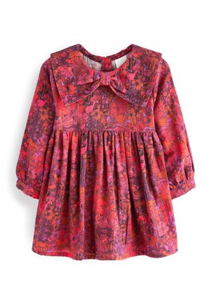 Langärmliges Kleinkindkleid mit rotem und lila Blumenmuster, geraffter Taille und großem Peter-Pan-Kragen mit passender Schleife.