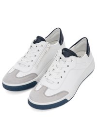 Weiße Leder-Sneaker mit grauen Wildlederakzenten. Mit einem Reißverschluss auf einer Seite und einer navyblauen Ferse. Gummisohle für besseren Halt.