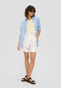 s.Oliver RELAXED - Short - weiß