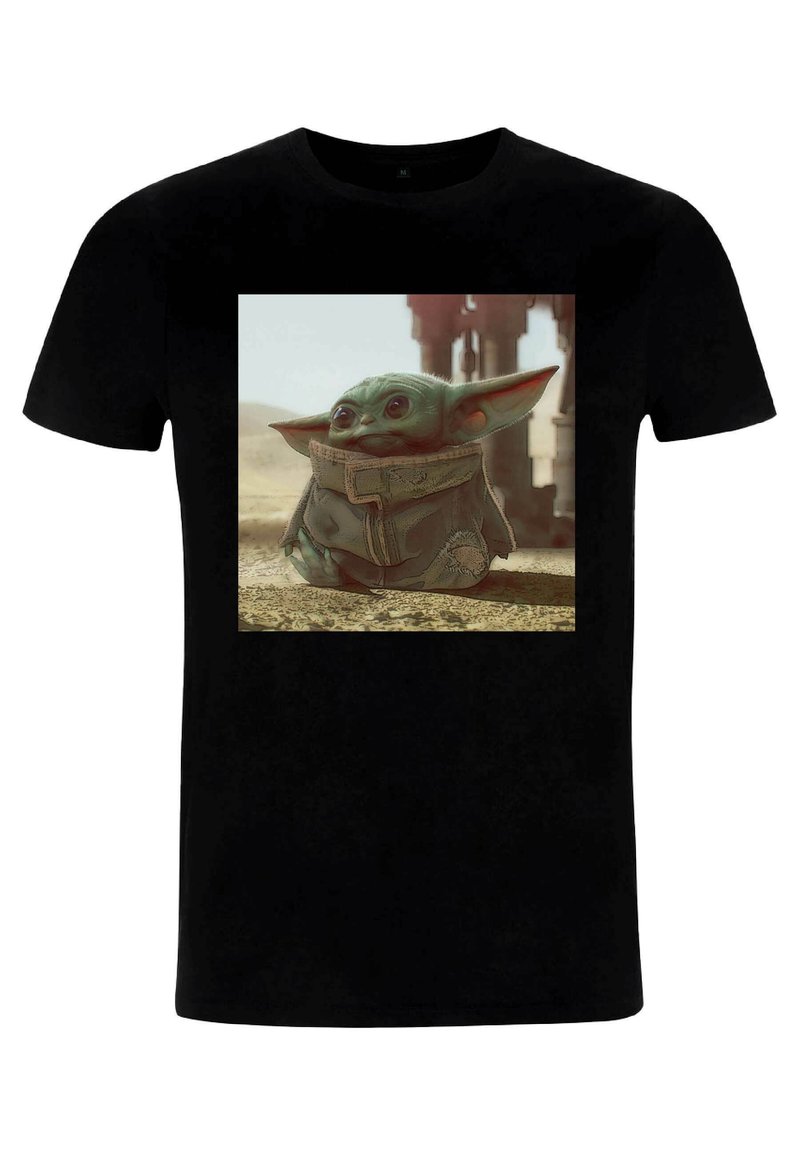 Czarny bawełniany T-shirt z nadrukowanym wizerunkiem małego zielonego bohatera z dużymi uszami i brązowym strojem. Wzór znajduje się na środku przodu.