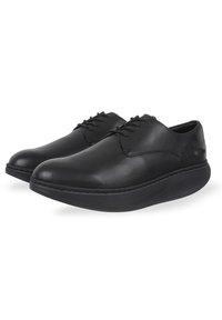 Scarpe di pelle nera con lacci, punta arrotondata, superficie liscia e suola in gomma nera testurizzata per trazione e comfort.