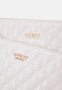 Guess YARMILLA  - Borsa a tracolla - white