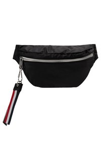 Svart nylon midjeväska med rundad form, blixtlåsstängning, och ett kontrasterande randigt tygband med röd, vit och blå.