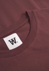 DOUBLE A BY W.W. ACE ARCH - T-shirts print - decadent chocolate