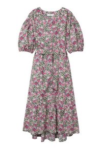 Robe florale avec un fond vert, parsemée de fleurs roses et blanches, manches bouffantes, taille ceinturée et ourlet inférieur en couches.