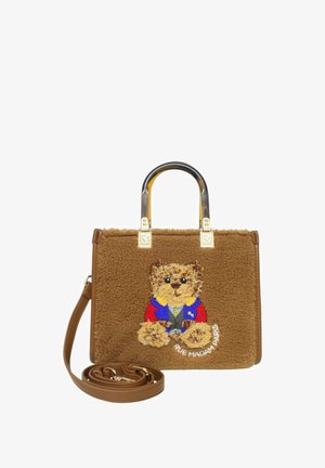 Borsa a tracolla in peluche marrone con ricamo di orsetto, hardware dorato e una tracolla marrone removibile. Presenta un esterno texturizzato e una forma strutturata.