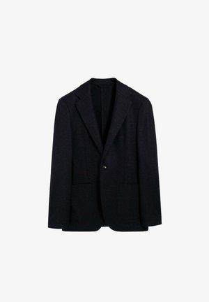 Blazer azul marino oscuro hecho de una mezcla de lana, con cierre de un solo botón, solapas con muesca y dos bolsillos delanteros tipo parche. Textura suave.