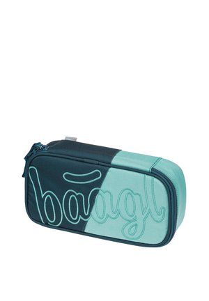 Astuccio rettangolare turchese e blu scuro con zip e testo ricamato in corsivo "baggl" sul lato frontale.