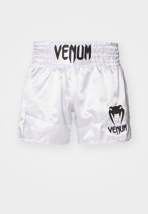 Biele saténové boxerské šortky s čiernym elastickým pásom. Na páse sa nachádza čierne logo "VENUM" a grafika loga na ľavom stehne.