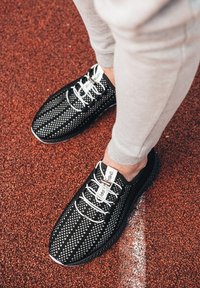 Ombre OM-FOKS - Sneakers basse - black