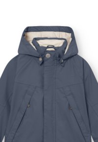 Vattenavvisande, huvar jacket i mörkblått med beige foder. Har vinklade sömmar, två sidofickor och tryckknappar. Lättviktig material.