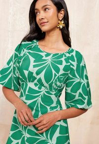 Friends Like These PUFF SLEEVE EMPIRE BUST MIDI - REGULAR FIT - Rochie de zi - green