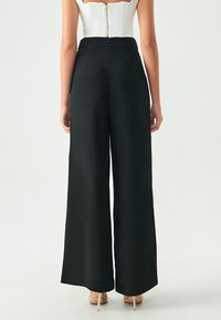BWLDR MIA - Kelnės - black