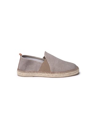 Toni Pons, - Espadryle