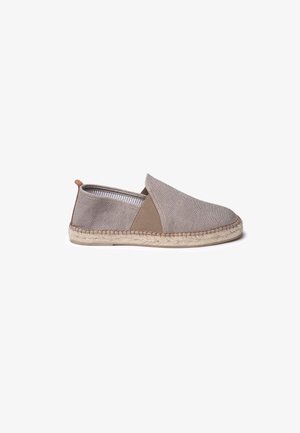 Toni Pons, - Espadryle
