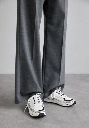 BYRDIE TRAINER - Trainers - black