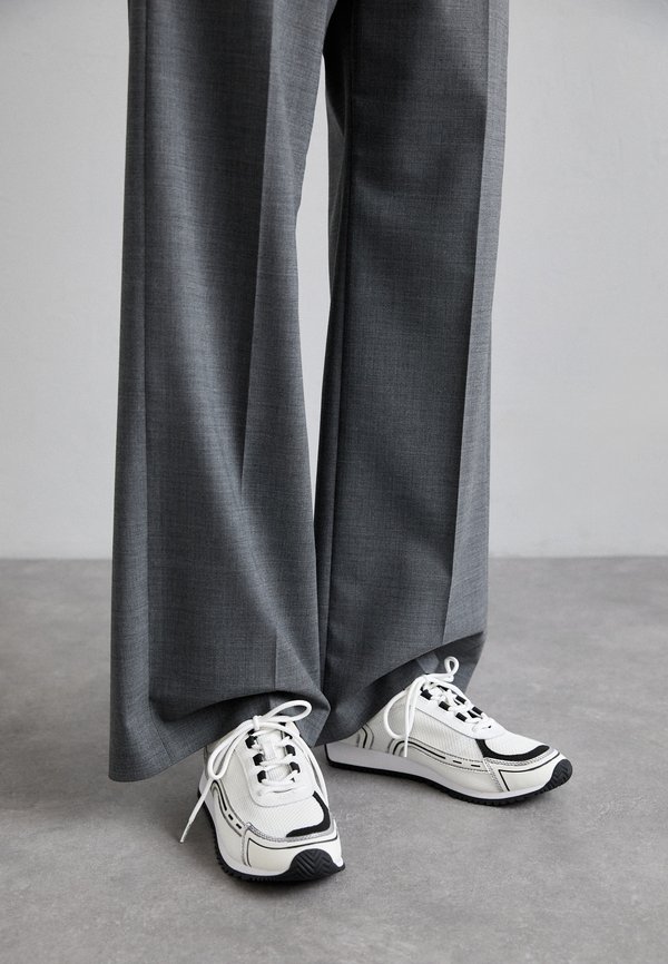 BYRDIE TRAINER - Trainers