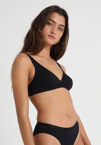 Hanro SENSATION SOFT CUP - Reggiseno a triangolo - black