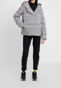 KIOMI Daunenjacke - white