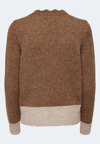 Brauner Strickpullover mit einem gerippten beigen Saum. Verfügt über einen runden Ausschnitt und lange Ärmel, die einen strukturierten Stoff zeigen.