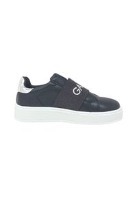 Sneaker nere con tomaia in pelle liscia, fascia elastica con logo "GAS", dettagli argentati sul tallone e suola in gomma bianca.