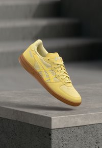 No seleccionado, wheat yellow/sunlight