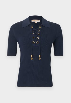 Haut à manches courtes côtelé bleu marine avec un large col et un détail à lacets sur le devant comportant des œillets dorés et des embouts dorés de marque.