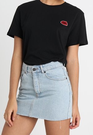NA-KD, T-shirt z nadrukiem