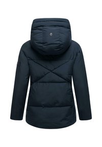 Mornarica puffer jakna s kapuljačom, s dijamantnim kvadratnim uzorkom, glatkom teksturom i logotipom na stražnjem dijelu.