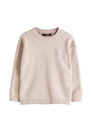 Pull beige en maille à manches longues avec col, poignets et ourlet côtelés, avec un léger lettrage "NYC" sur la poitrine gauche.
