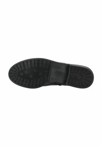 Suela de zapato negra, superficie de goma texturizada, con surcos en patrón para tracción. Diseño simple sin herrajes o acentos visibles.