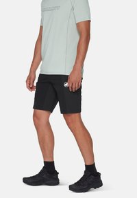 Mammut DUCAN - Träningsshorts - black
