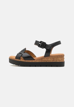 42.704 - Sandalen met sleehak - schwarz