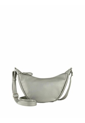 Sac à main en cuir gris avec une forme courbée, une bandoulière ajustable et une fermeture éclair. Extérieur texturé avec des accents lisses.