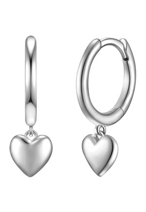 Ezüst karika fülbevalók, sima, fényes szívmedállal lógnak minden karikáról. A dizájn kerek, csillogó felülettel rendelkezik.
