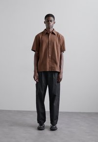 Han Kjøbenhavn TROUSERS - Hlače - black