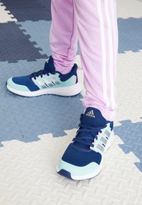 adidas Performance FORTARUN 2.0 UNISEX granatowy