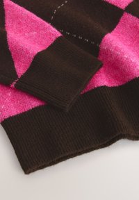 Unselected, pink and brown argyle