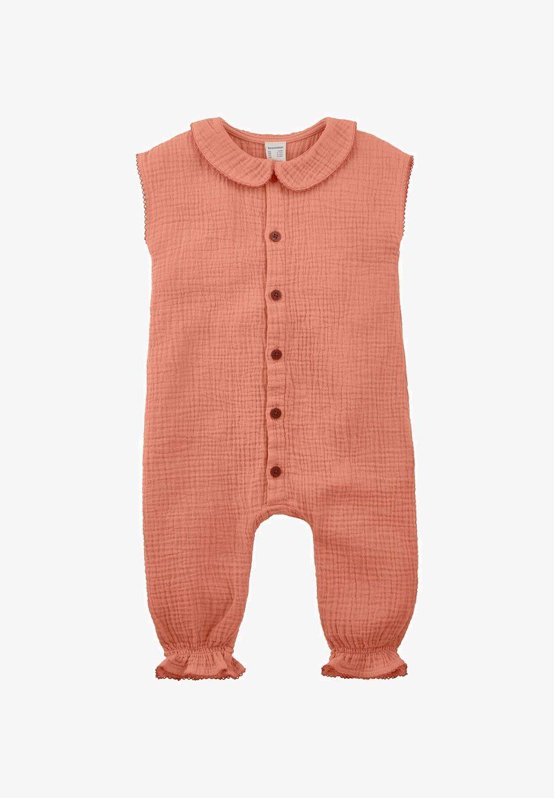 Ärmelloser Baby-Strampler in Korallenrosa mit Knöpfen auf der Vorderseite, Peter-Pan-Kragen, strukturiertem Stoff und gerüschten Bündchen an den Knöcheln.
