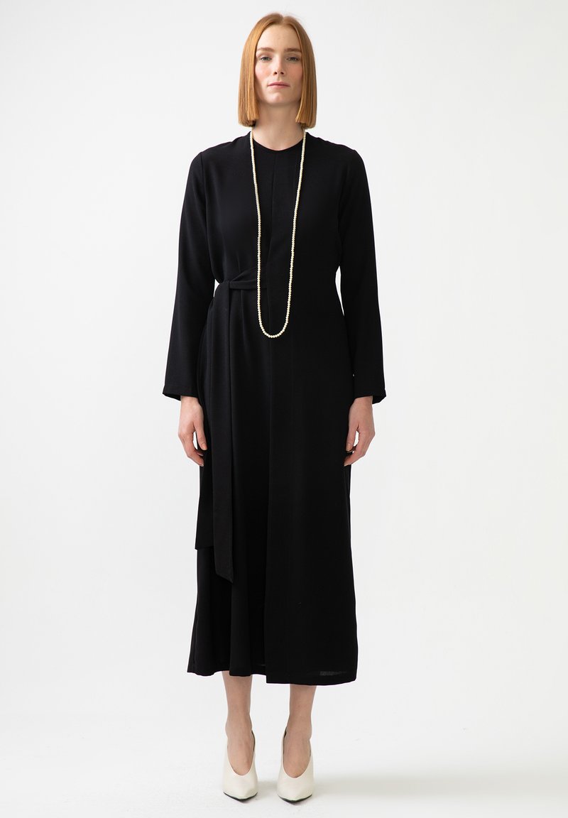 Touché Privé - ENVELOPE CREPE - Denné šaty - black, Zväčšiť
