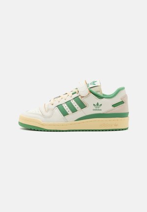 adidas Originals, Sneakersy niskie