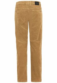 Pantalon en velours côtelé marron à coupe droite, avec deux poches arrière et une étiquette de marque visible sur la ceinture. Surface texturée.