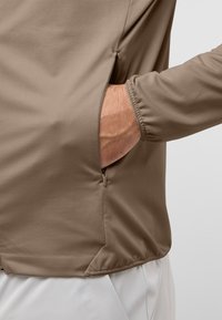 Jack Wolfskin PRELIGHT TRAIL  - Trainingsjacke - cold coffee