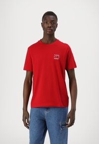 Tommy Hilfiger STACK - Print T-shirt - medium red