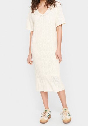 Stickad klänning - off-white