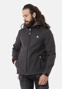 Herren-Dunkelgraue Softshelljacke mit Kapuze, Reißverschluss vorne und zwei seitlichen Taschen; verfügt über ein strukturiertes Material und verstellbare Kordeln.
